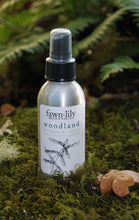 Load image into Gallery viewer, WOODLAND BOTANICAL AROMATHERAPY MIST. Natural room spray mist made with essential oils and organic vegan ingredients. 
